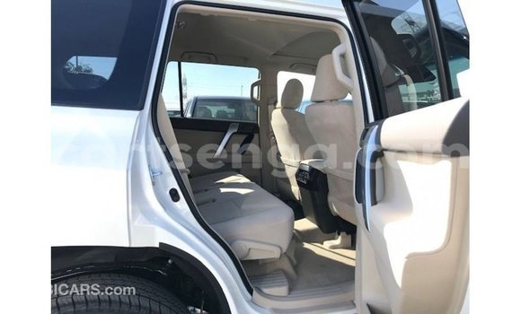 Acheter Import Voiture Toyota Prado Blanc à Import - Dubai, Hhohho Acheter Import Voiture Toyota Prado Blanc à Import - Dubai, Hhohho