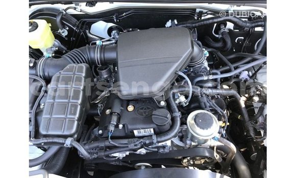 Acheter Import Voiture Toyota Prado Blanc à Import - Dubai, Hhohho Acheter Import Voiture Toyota Prado Blanc à Import - Dubai, Hhohho