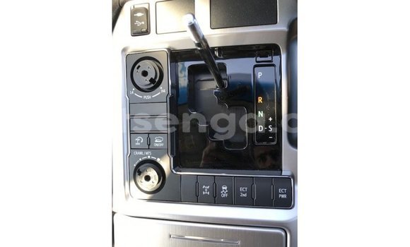 Nunua Imported Toyota Land Cruiser White Gari ndani ya Import - Dubai nchini Hhohho Nunua Imported Toyota Land Cruiser White Gari ndani ya Import - Dubai nchini Hhohho