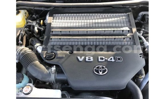 Nunua Imported Toyota Land Cruiser White Gari ndani ya Import - Dubai nchini Hhohho Nunua Imported Toyota Land Cruiser White Gari ndani ya Import - Dubai nchini Hhohho