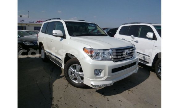 Acheter Import Voiture Toyota Land Cruiser Blanc à Import - Dubai, Hhohho Acheter Import Voiture Toyota Land Cruiser Blanc à Import - Dubai, Hhohho