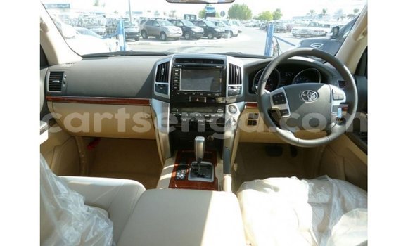Acheter Import Voiture Toyota Land Cruiser Blanc à Import - Dubai, Hhohho Acheter Import Voiture Toyota Land Cruiser Blanc à Import - Dubai, Hhohho