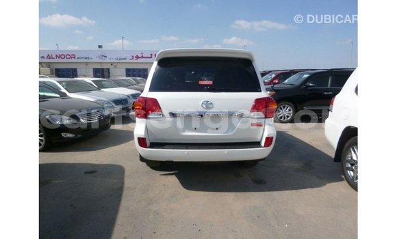 Acheter Import Voiture Toyota Land Cruiser Blanc à Import - Dubai, Hhohho Acheter Import Voiture Toyota Land Cruiser Blanc à Import - Dubai, Hhohho