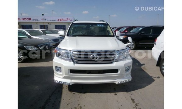 Acheter Import Voiture Toyota Land Cruiser Blanc à Import - Dubai, Hhohho Acheter Import Voiture Toyota Land Cruiser Blanc à Import - Dubai, Hhohho