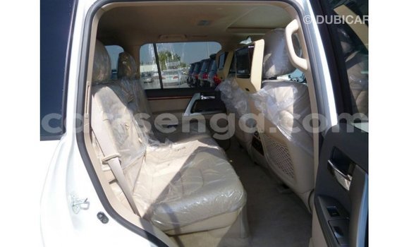 Acheter Import Voiture Toyota Land Cruiser Blanc à Import - Dubai, Hhohho Acheter Import Voiture Toyota Land Cruiser Blanc à Import - Dubai, Hhohho
