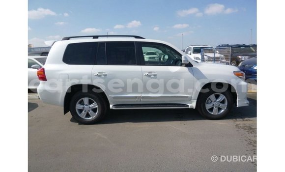 Acheter Import Voiture Toyota Land Cruiser Blanc à Import - Dubai, Hhohho Acheter Import Voiture Toyota Land Cruiser Blanc à Import - Dubai, Hhohho