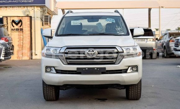 Buy Import Toyota Land Cruiser White Car in Import - Dubai in Hhohho Buy Import Toyota Land Cruiser White Car in Import - Dubai in Hhohho