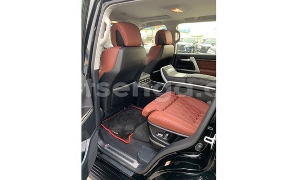 Nunua Imported Toyota Land Cruiser Black Gari ndani ya Import - Dubai nchini Hhohho Nunua Imported Toyota Land Cruiser Black Gari ndani ya Import - Dubai nchini Hhohho