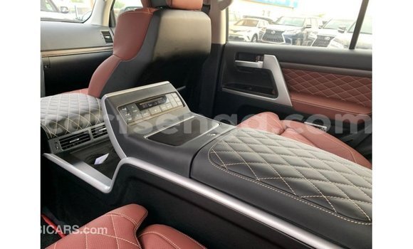 Nunua Imported Toyota Land Cruiser Black Gari ndani ya Import - Dubai nchini Hhohho Nunua Imported Toyota Land Cruiser Black Gari ndani ya Import - Dubai nchini Hhohho