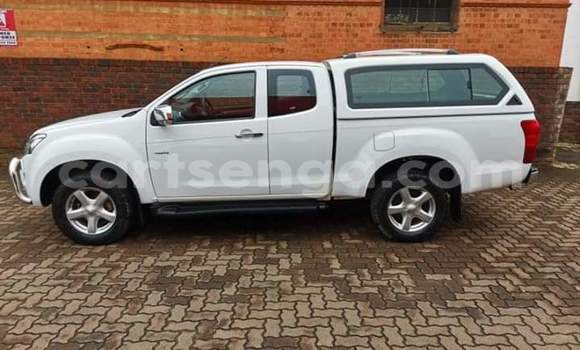 Acheter Occasion Voiture Isuzu KB Blanc à Manzini, Manzini Acheter Occasion Voiture Isuzu KB Blanc à Manzini, Manzini