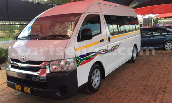 Buy Used Toyota iQ White Car in Ezulwini in Hhohho Buy Used Toyota iQ White Car in Ezulwini in Hhohho