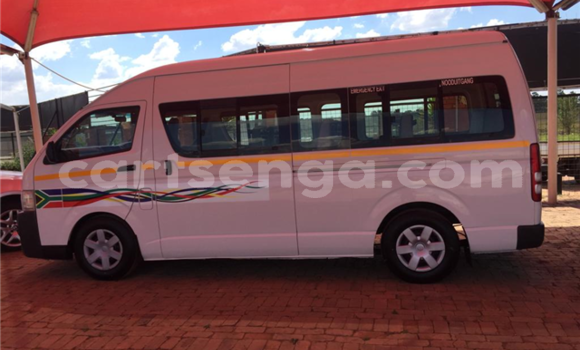 Buy Used Toyota iQ White Car in Ezulwini in Hhohho Buy Used Toyota iQ White Car in Ezulwini in Hhohho