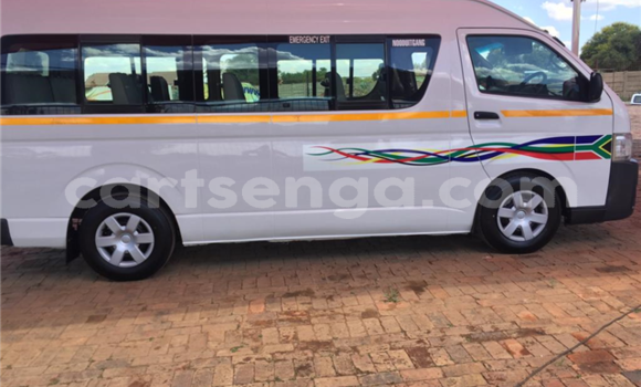 Buy Used Toyota iQ White Car in Ezulwini in Hhohho Buy Used Toyota iQ White Car in Ezulwini in Hhohho