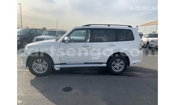 Nunua Imported Mitsubishi Pajero White Gari ndani ya Import - Dubai nchini Hhohho Nunua Imported Mitsubishi Pajero White Gari ndani ya Import - Dubai nchini Hhohho