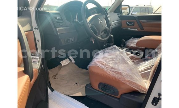 Nunua Imported Mitsubishi Pajero White Gari ndani ya Import - Dubai nchini Hhohho Nunua Imported Mitsubishi Pajero White Gari ndani ya Import - Dubai nchini Hhohho