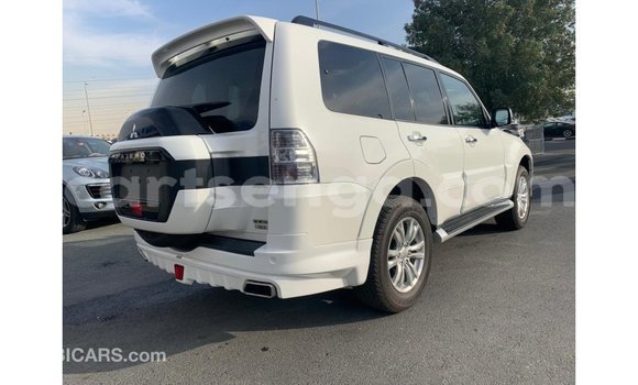 Nunua Imported Mitsubishi Pajero White Gari ndani ya Import - Dubai nchini Hhohho Nunua Imported Mitsubishi Pajero White Gari ndani ya Import - Dubai nchini Hhohho