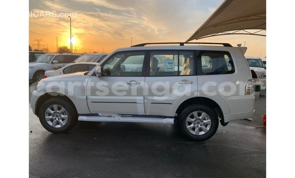 Nunua Imported Mitsubishi Pajero Black Gari ndani ya Import - Dubai nchini Hhohho Nunua Imported Mitsubishi Pajero Black Gari ndani ya Import - Dubai nchini Hhohho