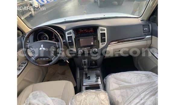Nunua Imported Mitsubishi Pajero Black Gari ndani ya Import - Dubai nchini Hhohho Nunua Imported Mitsubishi Pajero Black Gari ndani ya Import - Dubai nchini Hhohho