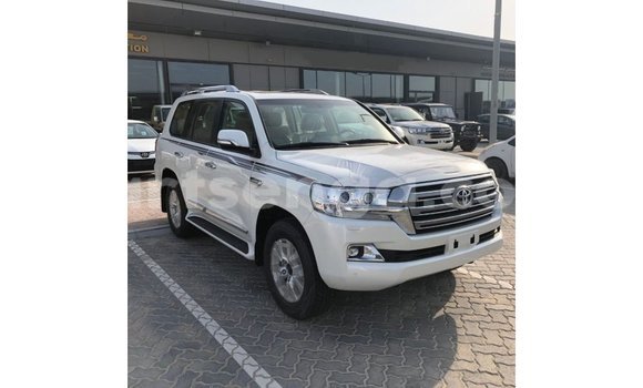 Acheter Import Voiture Toyota Land Cruiser Blanc à Import - Dubai, Hhohho Acheter Import Voiture Toyota Land Cruiser Blanc à Import - Dubai, Hhohho
