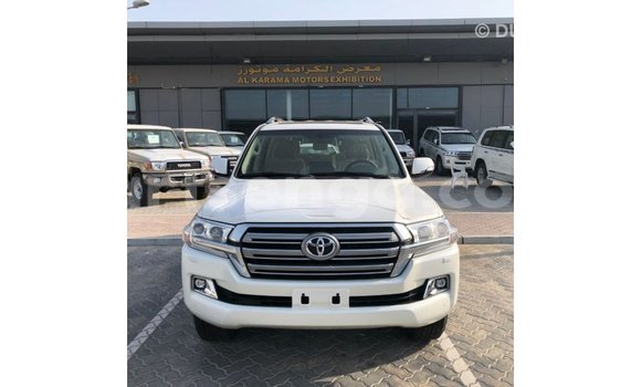 Acheter Import Voiture Toyota Land Cruiser Blanc à Import - Dubai, Hhohho Acheter Import Voiture Toyota Land Cruiser Blanc à Import - Dubai, Hhohho