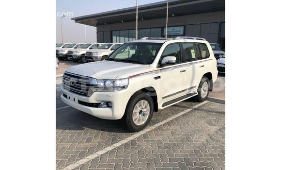 Acheter Import Voiture Toyota Land Cruiser Blanc à Import - Dubai, Hhohho Acheter Import Voiture Toyota Land Cruiser Blanc à Import - Dubai, Hhohho