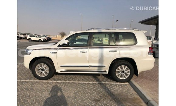 Acheter Import Voiture Toyota Land Cruiser Blanc à Import - Dubai, Hhohho Acheter Import Voiture Toyota Land Cruiser Blanc à Import - Dubai, Hhohho