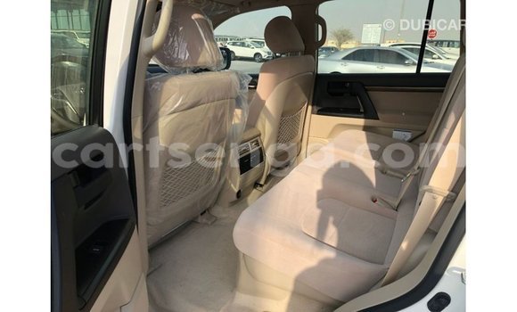 Acheter Import Voiture Toyota Land Cruiser Blanc à Import - Dubai, Hhohho Acheter Import Voiture Toyota Land Cruiser Blanc à Import - Dubai, Hhohho