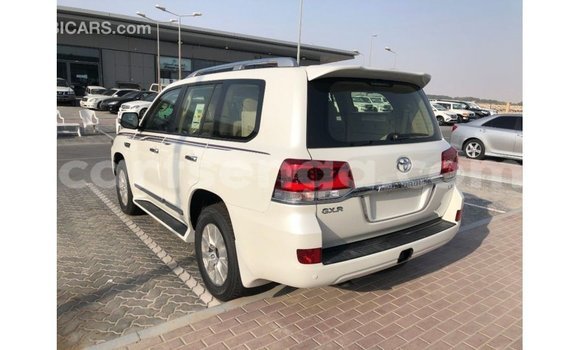 Acheter Import Voiture Toyota Land Cruiser Blanc à Import - Dubai, Hhohho Acheter Import Voiture Toyota Land Cruiser Blanc à Import - Dubai, Hhohho