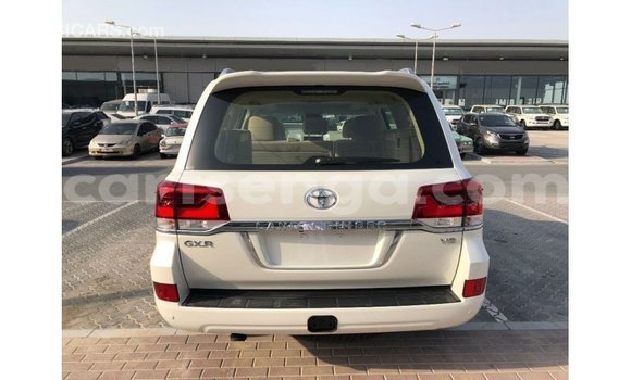 Acheter Import Voiture Toyota Land Cruiser Blanc à Import - Dubai, Hhohho Acheter Import Voiture Toyota Land Cruiser Blanc à Import - Dubai, Hhohho