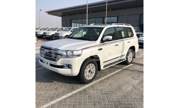 Acheter Import Voiture Toyota Land Cruiser Blanc à Import - Dubai, Hhohho Acheter Import Voiture Toyota Land Cruiser Blanc à Import - Dubai, Hhohho