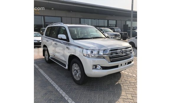 Acheter Import Voiture Toyota Land Cruiser Blanc à Import - Dubai, Hhohho Acheter Import Voiture Toyota Land Cruiser Blanc à Import - Dubai, Hhohho