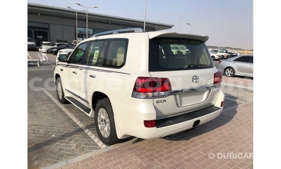 Acheter Import Voiture Toyota Land Cruiser Blanc à Import - Dubai, Hhohho Acheter Import Voiture Toyota Land Cruiser Blanc à Import - Dubai, Hhohho