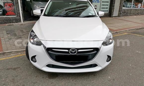 Nunua Ilio tumika Mazda 2 White Gari ndani ya Ezulwini nchini Hhohho Nunua Ilio tumika Mazda 2 White Gari ndani ya Ezulwini nchini Hhohho