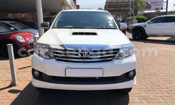 Buy Used Toyota Fortuner White Car in Malkerns in Manzini Buy Used Toyota Fortuner White Car in Malkerns in Manzini