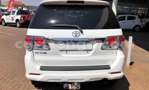 Buy Used Toyota Fortuner White Car in Malkerns in Manzini Buy Used Toyota Fortuner White Car in Malkerns in Manzini