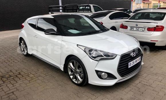 Nunua Ilio tumika Hyundai Veloster White Gari ndani ya Manzini nchini Manzini Nunua Ilio tumika Hyundai Veloster White Gari ndani ya Manzini nchini Manzini