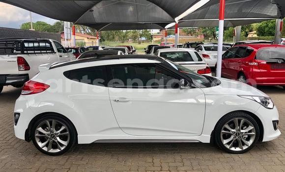Nunua Ilio tumika Hyundai Veloster White Gari ndani ya Manzini nchini Manzini Nunua Ilio tumika Hyundai Veloster White Gari ndani ya Manzini nchini Manzini