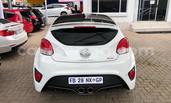 Nunua Ilio tumika Hyundai Veloster White Gari ndani ya Manzini nchini Manzini Nunua Ilio tumika Hyundai Veloster White Gari ndani ya Manzini nchini Manzini