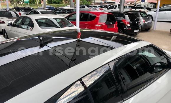 Nunua Ilio tumika Hyundai Veloster White Gari ndani ya Manzini nchini Manzini Nunua Ilio tumika Hyundai Veloster White Gari ndani ya Manzini nchini Manzini