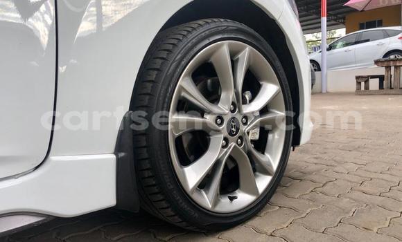 Nunua Ilio tumika Hyundai Veloster White Gari ndani ya Manzini nchini Manzini Nunua Ilio tumika Hyundai Veloster White Gari ndani ya Manzini nchini Manzini