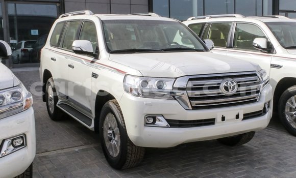 Buy Import Toyota Land Cruiser White Car in Import - Dubai in Hhohho Buy Import Toyota Land Cruiser White Car in Import - Dubai in Hhohho