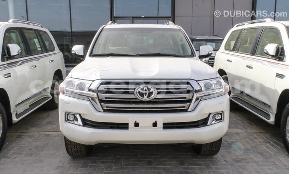 Buy Import Toyota Land Cruiser White Car in Import - Dubai in Hhohho Buy Import Toyota Land Cruiser White Car in Import - Dubai in Hhohho
