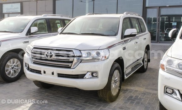 Buy Import Toyota Land Cruiser White Car in Import - Dubai in Hhohho Buy Import Toyota Land Cruiser White Car in Import - Dubai in Hhohho