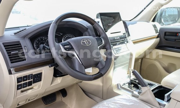 Buy Import Toyota Land Cruiser White Car in Import - Dubai in Hhohho Buy Import Toyota Land Cruiser White Car in Import - Dubai in Hhohho