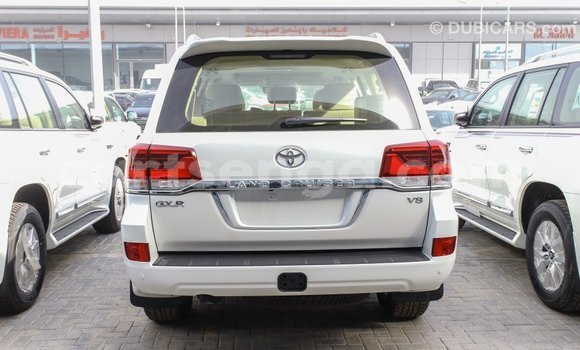 Buy Import Toyota Land Cruiser White Car in Import - Dubai in Hhohho Buy Import Toyota Land Cruiser White Car in Import - Dubai in Hhohho