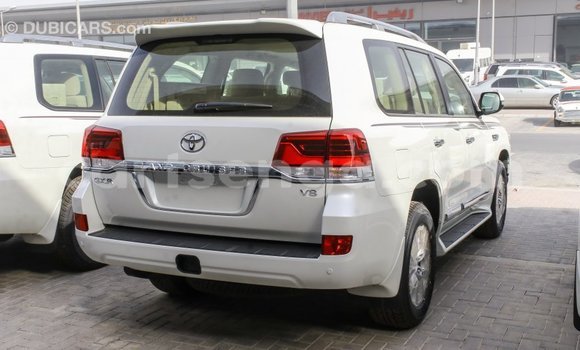 Buy Import Toyota Land Cruiser White Car in Import - Dubai in Hhohho Buy Import Toyota Land Cruiser White Car in Import - Dubai in Hhohho