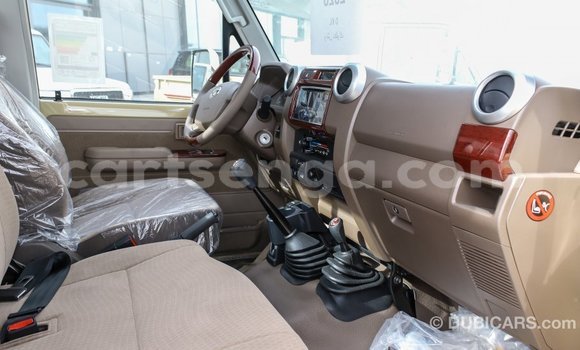 Acheter Import Voiture Toyota Land Cruiser Beige à Import - Dubai, Hhohho Acheter Import Voiture Toyota Land Cruiser Beige à Import - Dubai, Hhohho