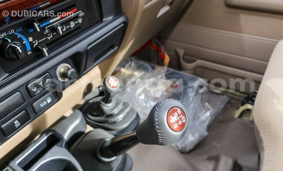 Acheter Import Voiture Toyota Land Cruiser Beige à Import - Dubai, Hhohho Acheter Import Voiture Toyota Land Cruiser Beige à Import - Dubai, Hhohho