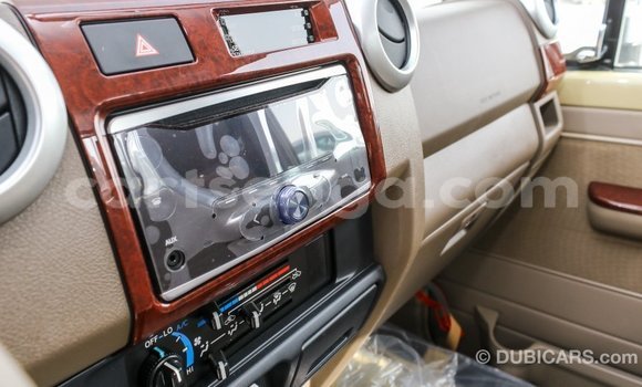 Acheter Import Voiture Toyota Land Cruiser Beige à Import - Dubai, Hhohho Acheter Import Voiture Toyota Land Cruiser Beige à Import - Dubai, Hhohho