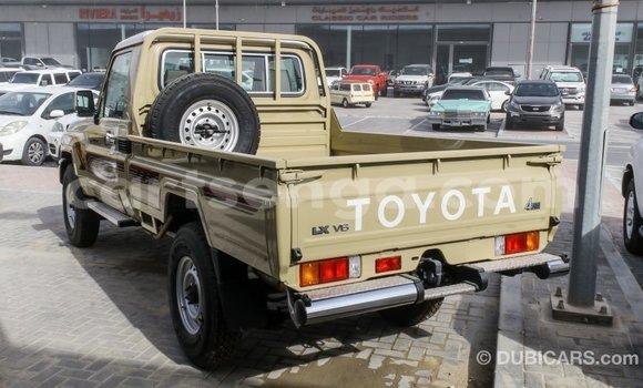 Acheter Import Voiture Toyota Land Cruiser Beige à Import - Dubai, Hhohho Acheter Import Voiture Toyota Land Cruiser Beige à Import - Dubai, Hhohho